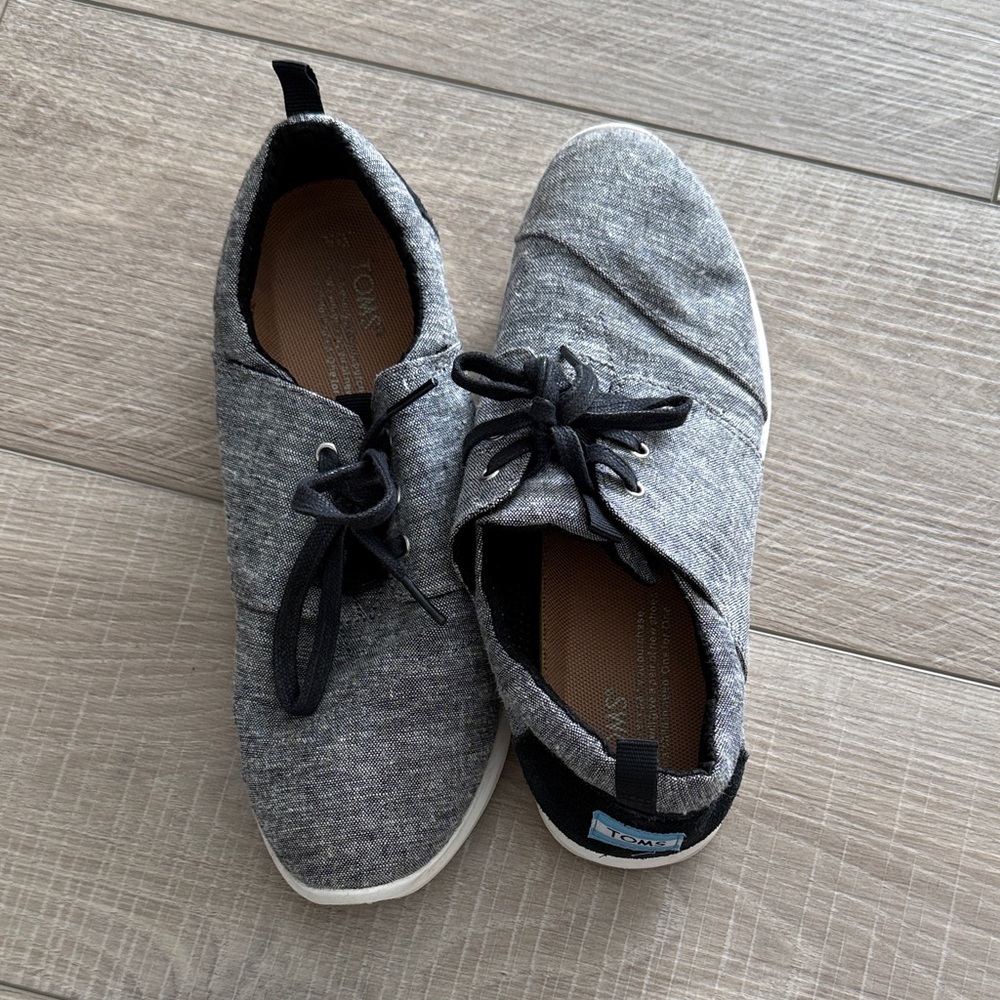 TOMS Men's Black and Gray Sneakers